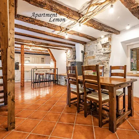 Istrian Stone House With Big Garden شقة