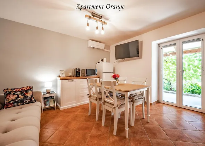 Daire Istrian Stone House With Big Garden